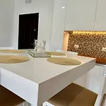 Belaire Luxury Lägenhet *