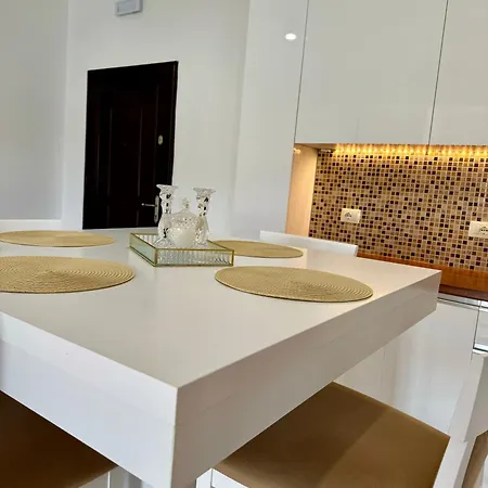 Belaire Luxury Apartment *
